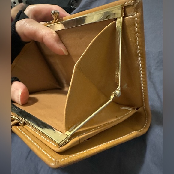 Authentic Gucci vintage compact wallet w/ kisslock - Picture 5 of 10